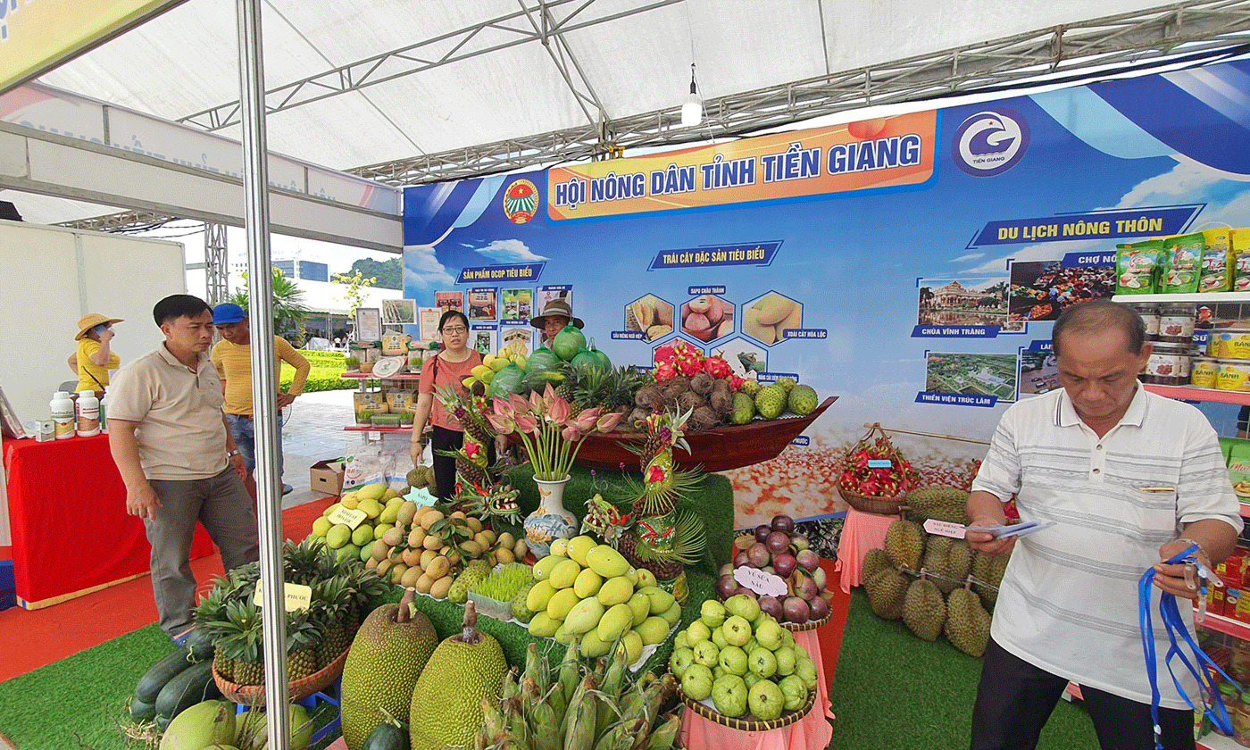 Gian hàng của tỉnh Tiền Giang tham gia trưng bày, triễn lãm tại Festival trái cây và sản phẩm OCOP Việt Nam năm 2022 do tỉnh Sơn La