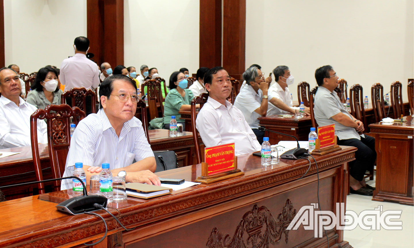 Quang cảnh đại biểu tham dự hội nghị trực tuyến tại điểm cầu tỉnh Tiền Giang.