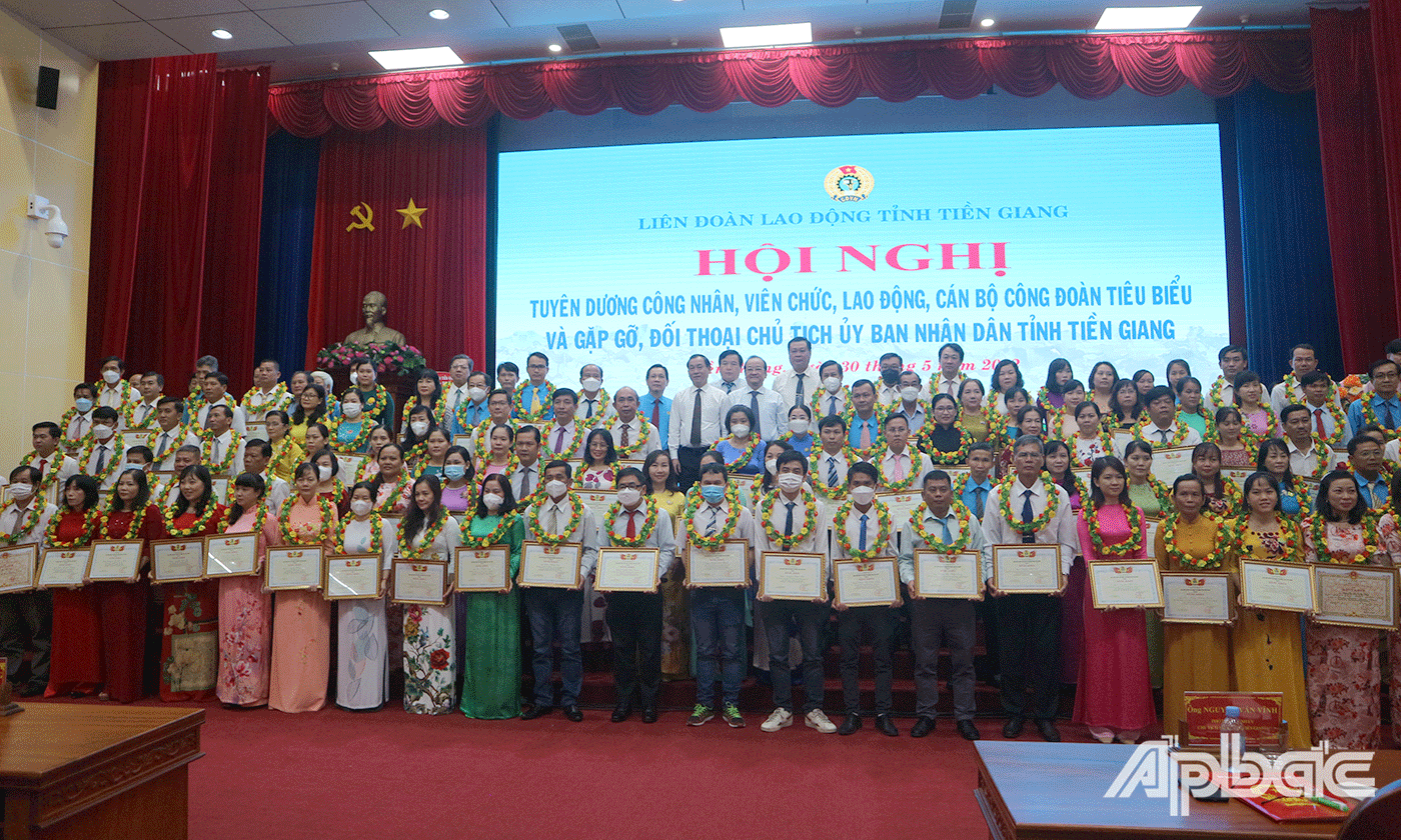 CNVCLĐ trong toàn tỉnh - đặc biệt là sự phấn đấu của 120 cá nhân tiêu biểu được tuyên dương, khen thưởng 