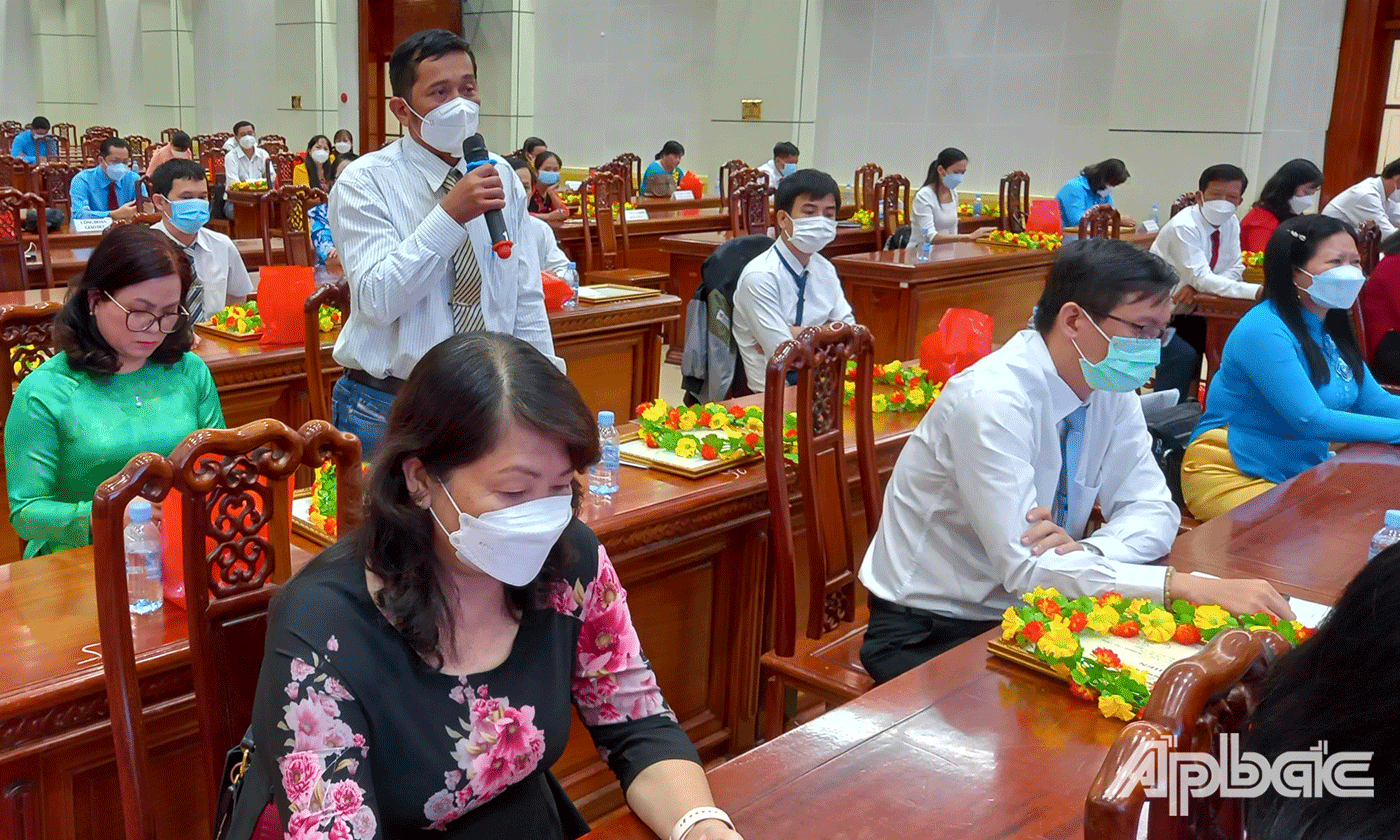 cán bộ CĐ được gặp gỡ, đối thoại trực tiếp với Chủ tịch Ủy ban nhân dân tỉnh; qua đó, Chủ tịch UBND tỉnh đã trực tiếp lắng nghe tâm tư, nguyện vọng, những khó khăn trong thực hiện nhiệm vụ