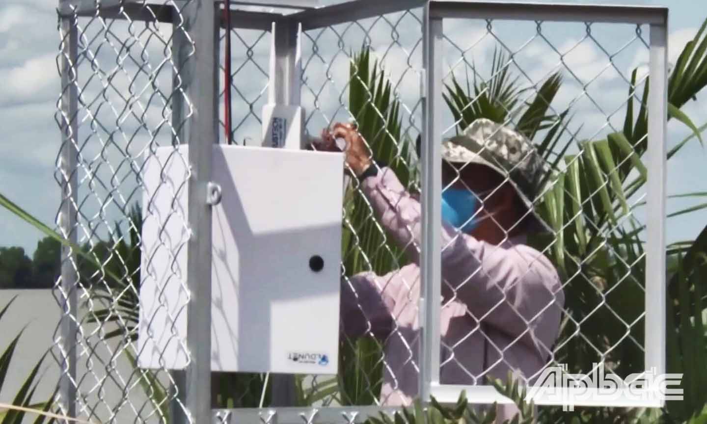 Hai hệ thống cảnh báo sớm xâm nhập mặn được lắp đặt tại xã Hòa Định và Thị trấn Chợ Gạo (huyện Chợ Gạo).