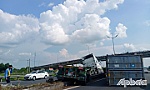 Xe container leo dãy phân cách, thùng xe rơi trên cao tốc