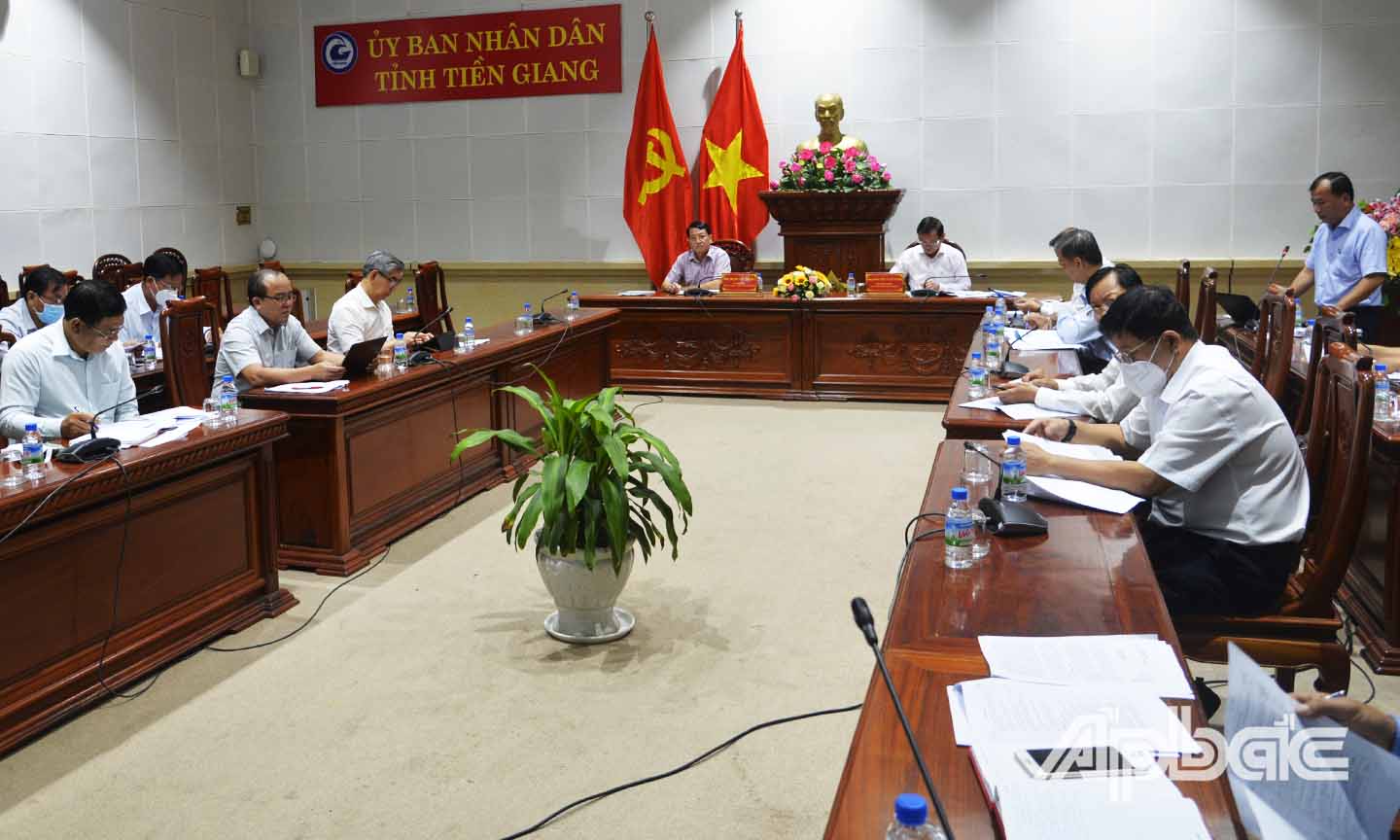 Các đại biểu làm việc tại cuộc họp của Ban Chỉ đạo.