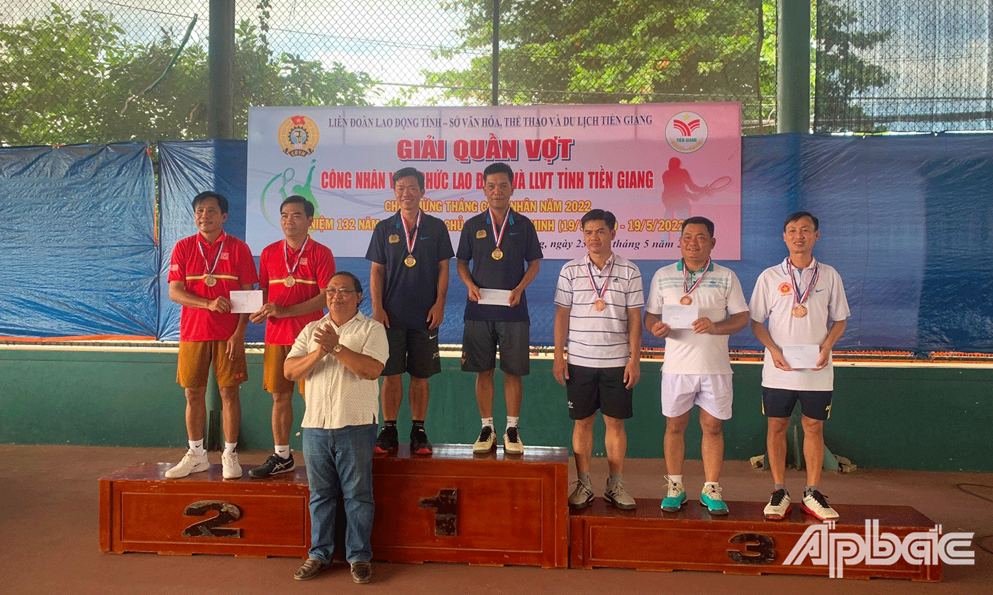 Ban Tổ chức đã trao 1 cúp toàn đoàn, 14 huy chương vàng, 14 huy chương bạc, 22 huy chương đồng cho tập thể và các cá nhân có thành tích xuất sắc tại Giải.