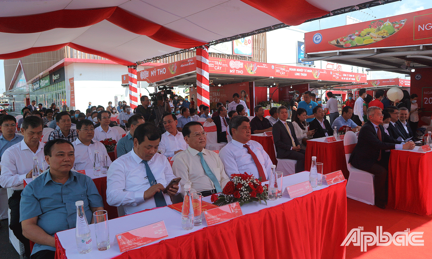 Đại biểu tham dự khai mạc Ngày hội tái cây năm 2022