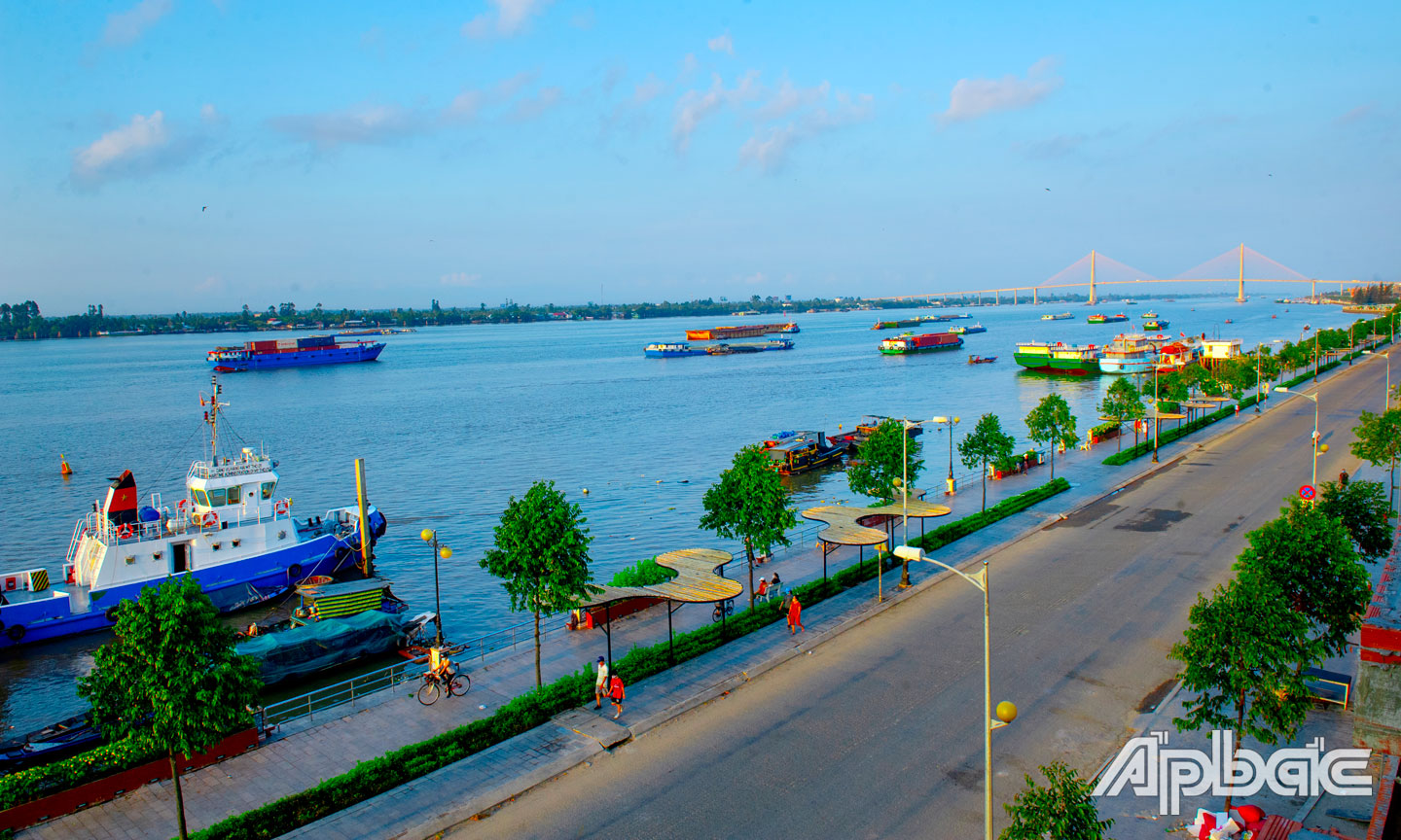 Bờ kè sông Tiền là một trong những công trình quan trọng của TP. Mỹ Tho đã được đưa vào sử dụng. Ảnh: Duy Nhựt