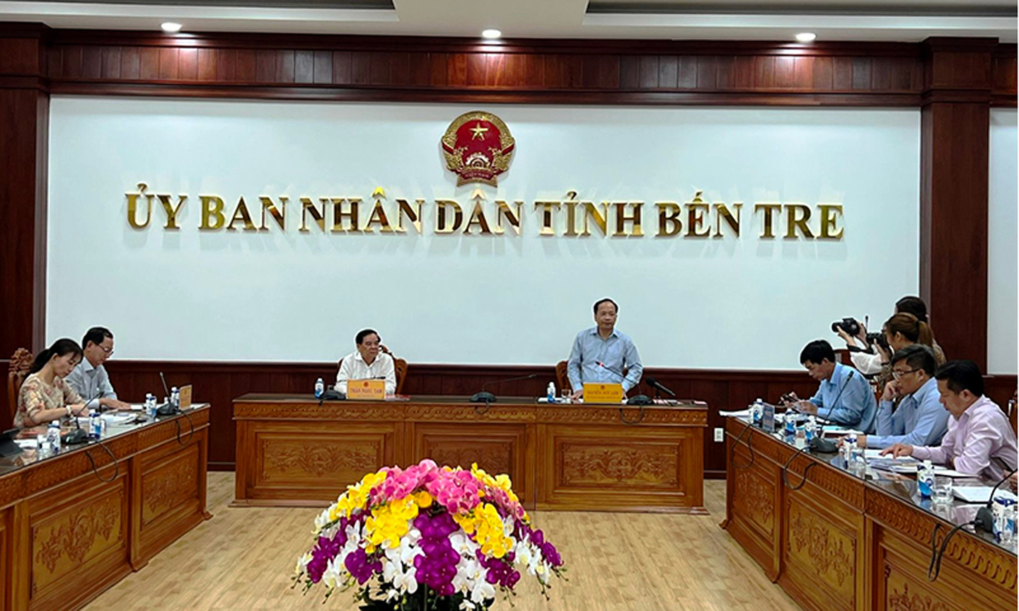 Đoàn công tác Bộ Giao thông vận tải làm việc với lãnh đạo hai tỉnh Tiền Giang và Bến Tre.