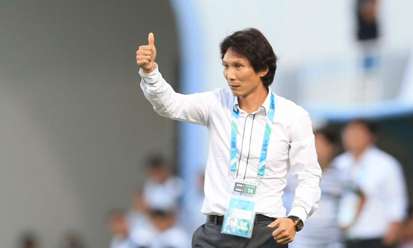 HLV Gong chỉ đạo các cầu thủ Việt Nam trong trận hoà Hàn Quốc ở giải U23 châu Á 2022. Ảnh: Lâm Thoả