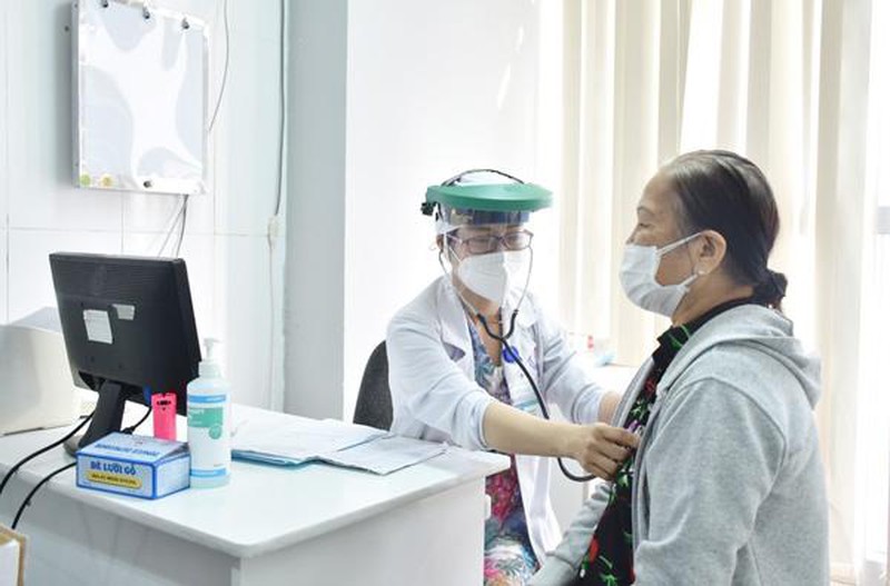 Theo Bộ Y tế, các địa phương, bệnh viện cần hướng dẫn người dân chăm sóc sức khỏe hậu COVID-19; không chủ quan sau khi mắc bệnh.