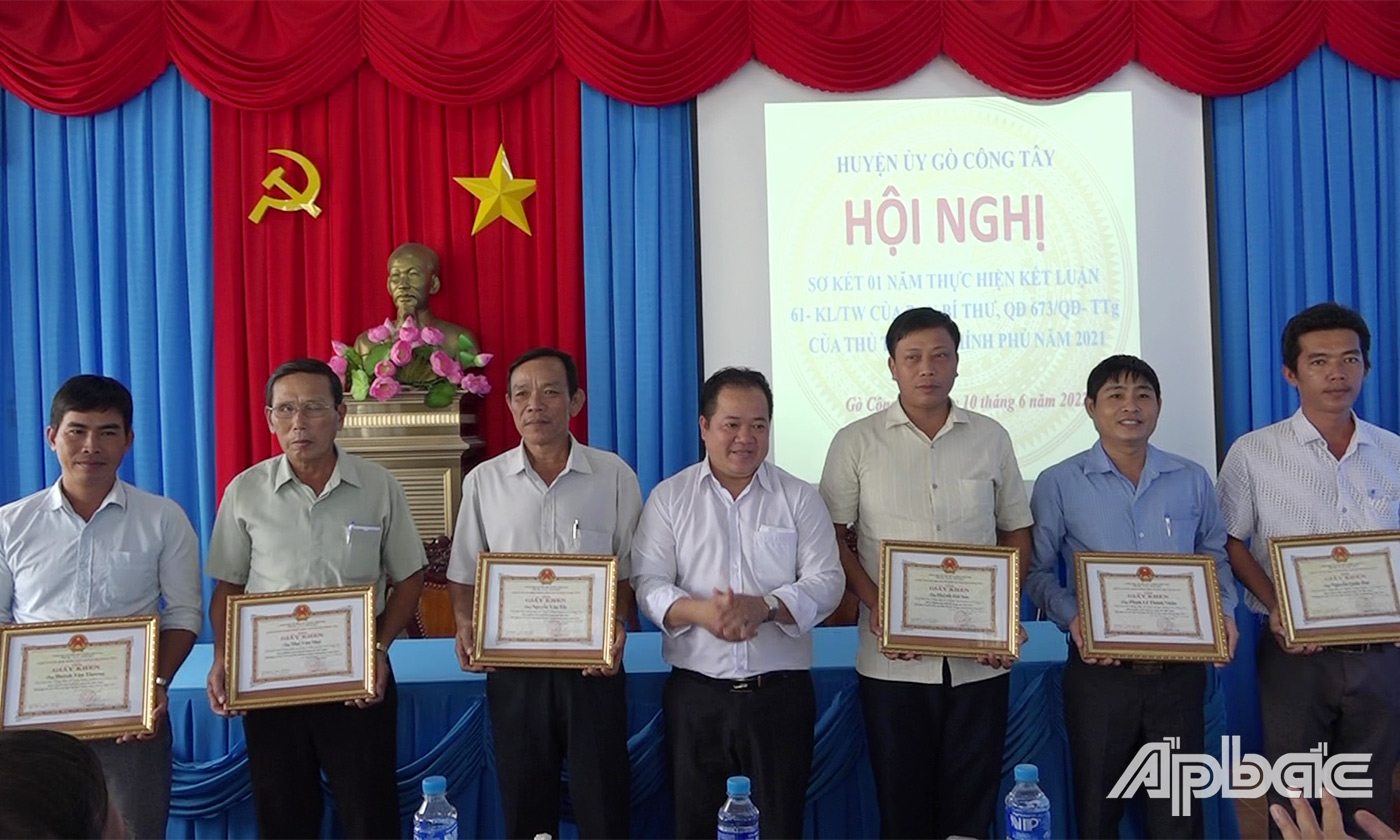 khen thưởng cho 5 tập thể và 6 cá nhân 