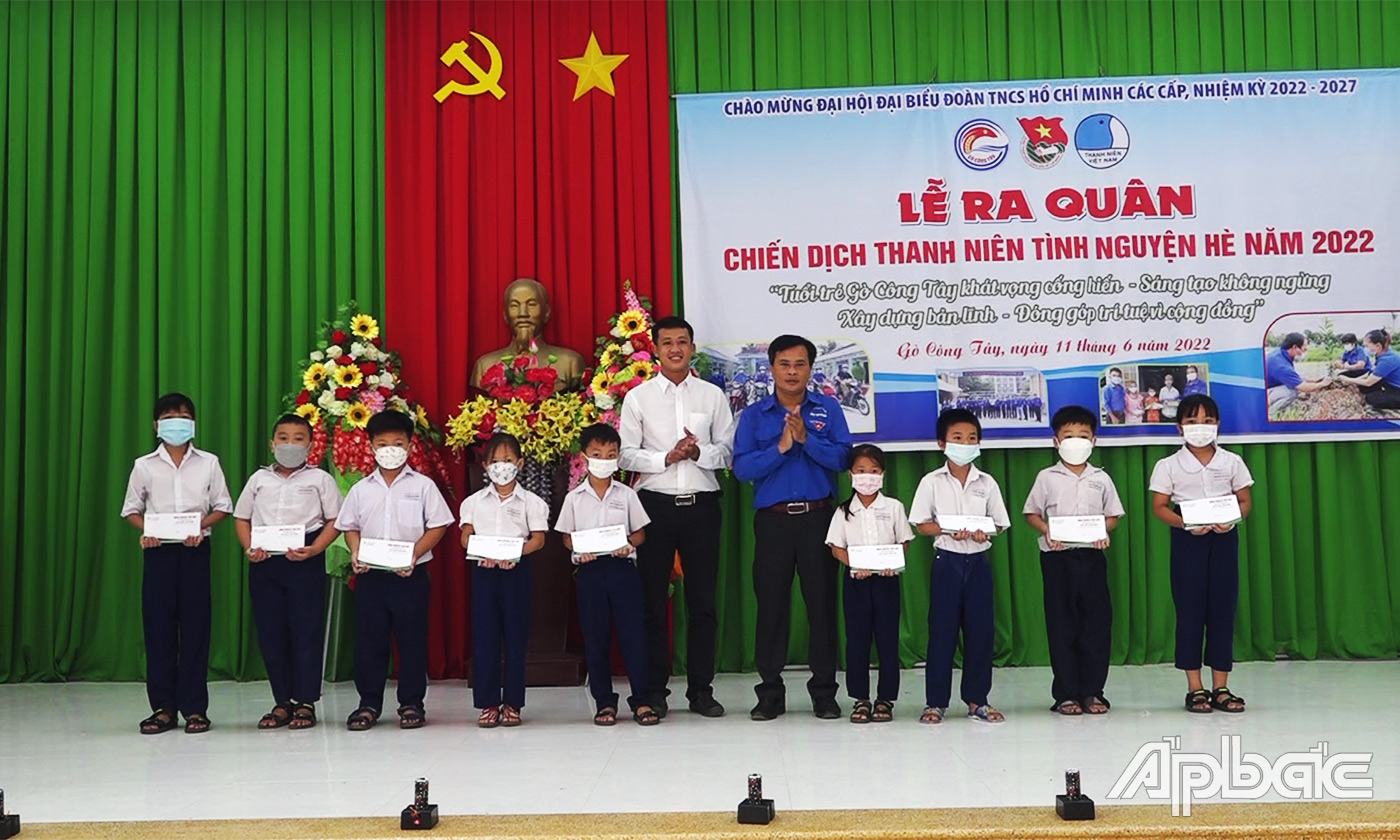 9 suất học bổng cho các em học sinh tiểu học vượt khó, học tốt