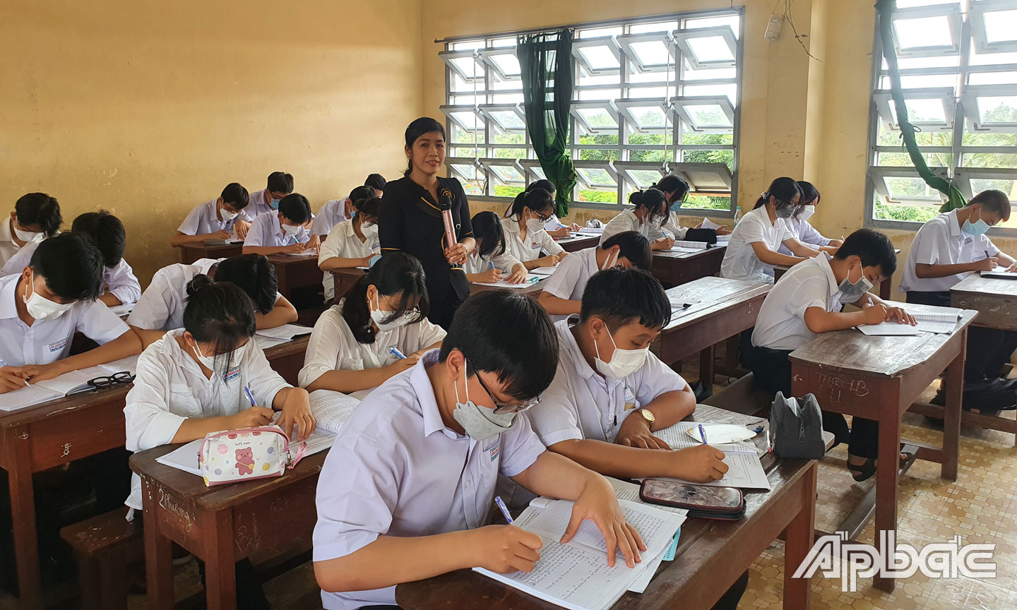 Học sinh Trường THCS Thị trấn Cái Bè gấp rút ôn thi tuyển sinh lớp 10. 