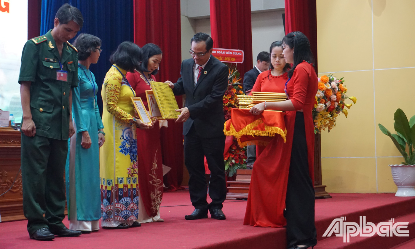 Ban Chấp hành Trung ương hội CTĐ Việt Nam tặng Bằng khen cho 11 cá nhân vì đã có thành tích trong công tác Hội và phong trào CTĐ