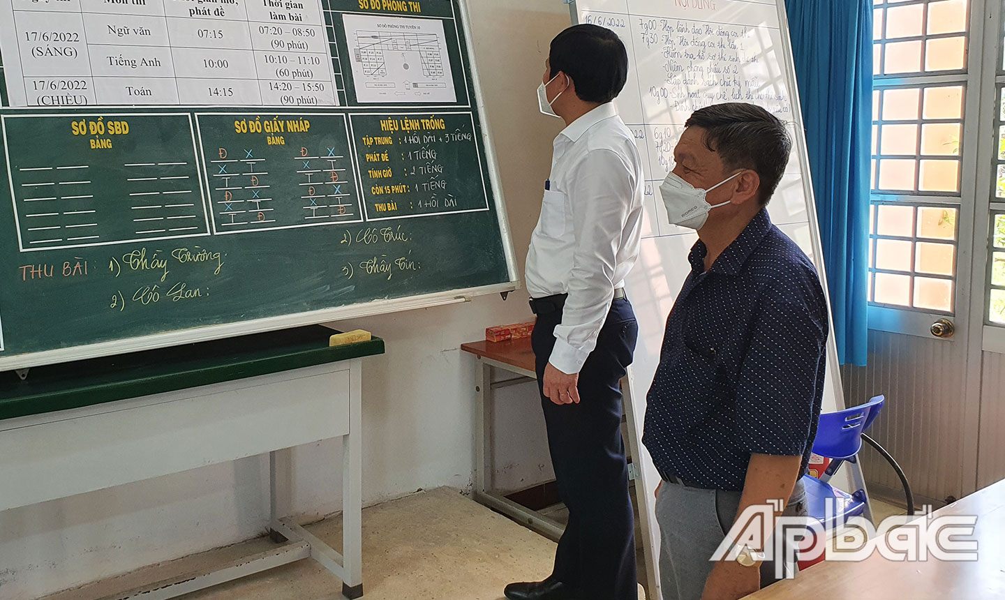 Tiến sĩ Lê Quang Trí, Giám đốc Sở GD-ĐT kiểm tra công tác thi tại Trường THPT Nguyễn Văn Tiếp.