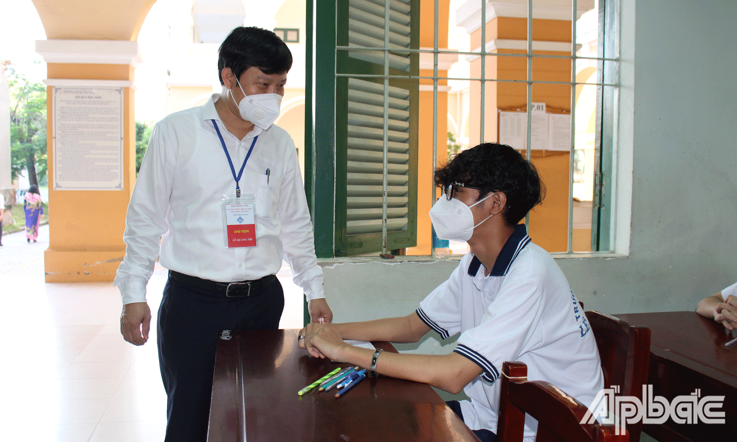 Tiến sĩ Lê Quang Trí động viên TS. 