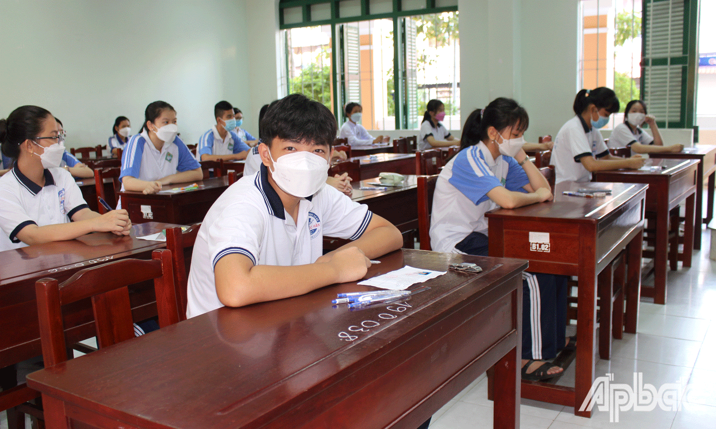 TS bắt đầu buổi thi đầu tiên. 