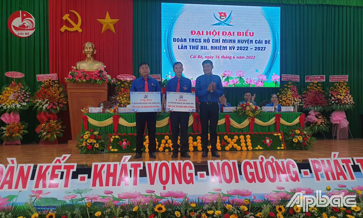 Tỉnh Đoàn trao 1 dự án khởi nghiệp cho thanh niên xã Mỹ Hội với kinh phí 50 triệu đồng, tặng 1 căn nhà nhân ái cho thanh niên xã Thiện Trí trị giá 50 triệu đồng. Huyện 