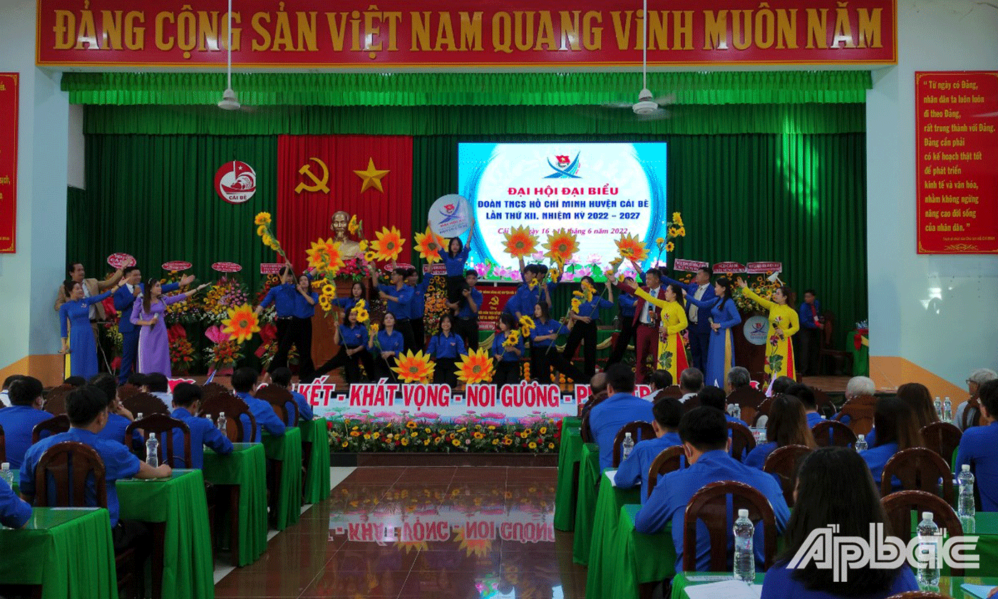 Văn nghệ chào mừng Đại hội