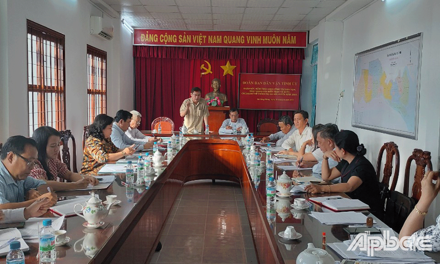 Quang cảnh buổi làm việc 