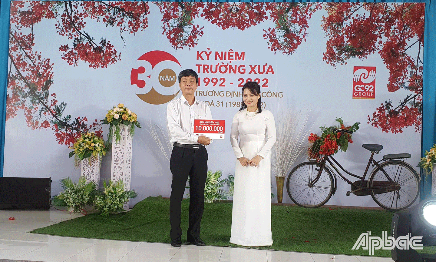Các anh chị cựu học sinh khóa 31 (1989 -1992) đã ủng hộ vào Quỹ Khuyến học của Nhà trường với số tiền 10 triệu đồng. 