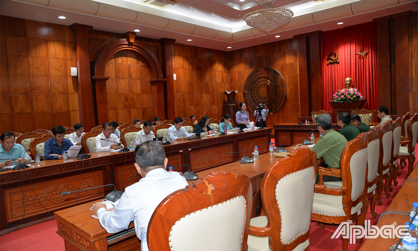 Quang cảnh buổi làm việc