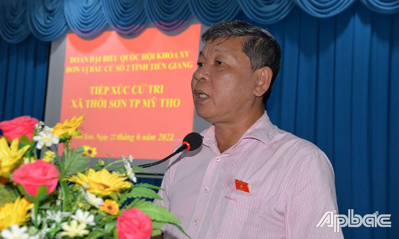 Đại biểu Nguyễn Hoàng Mai trả lời các ý kiến của cử tri