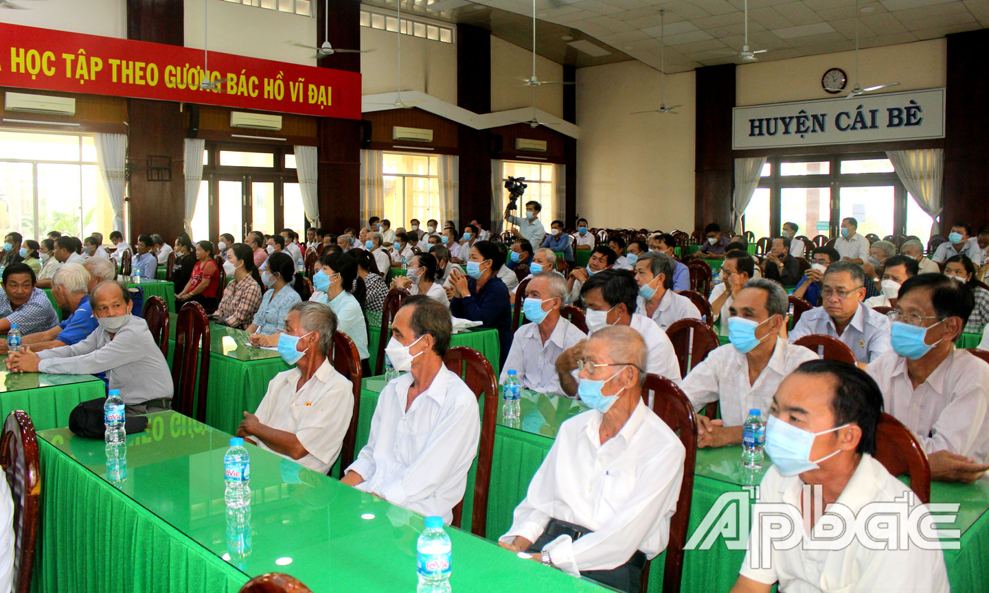 Quang cảnh buổi tiếp xúc
