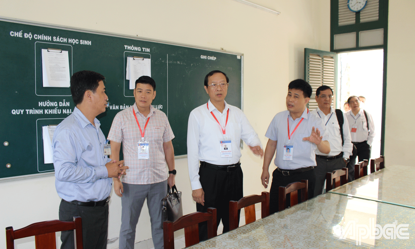 Thứ trưởng Bộ GD-ĐT Phạm Ngọc Thưởng  đến kiểm tra tại Trường THPT Nguyễn Đình Chiểu, TP. Mỹ Tho. 