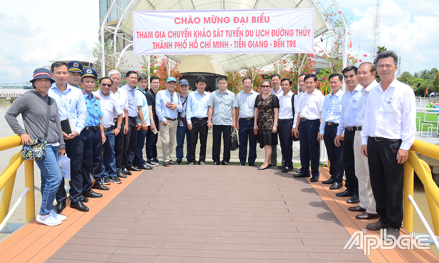Đoàn khảo sát tại Cảng Du thuyền Mỹ Tho.