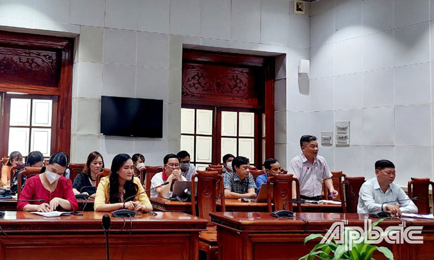 Các học viên tham dự Khóa bổi dưỡng kỹ năng biên tập và rút tít.