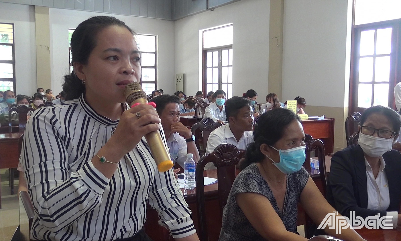 đại biểu phát biểu ý kiến tại hội nghị