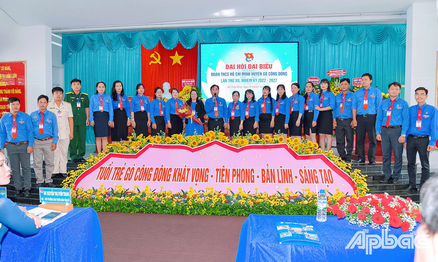 Ban Chấp hành Huyện đoàn khóa XII ra mắt tại Đại hội