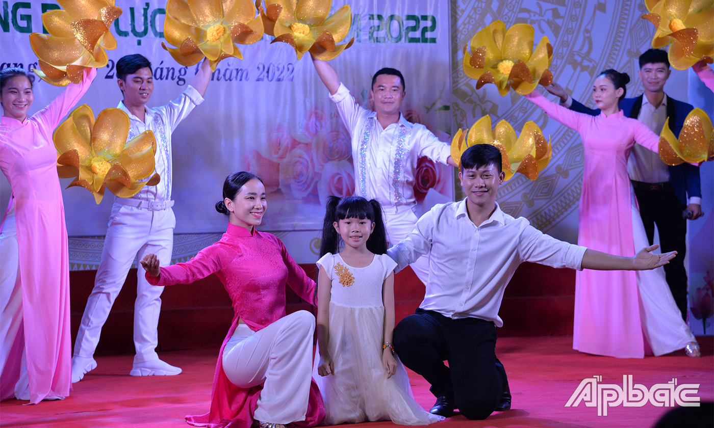 Văn nghệ chào mừng