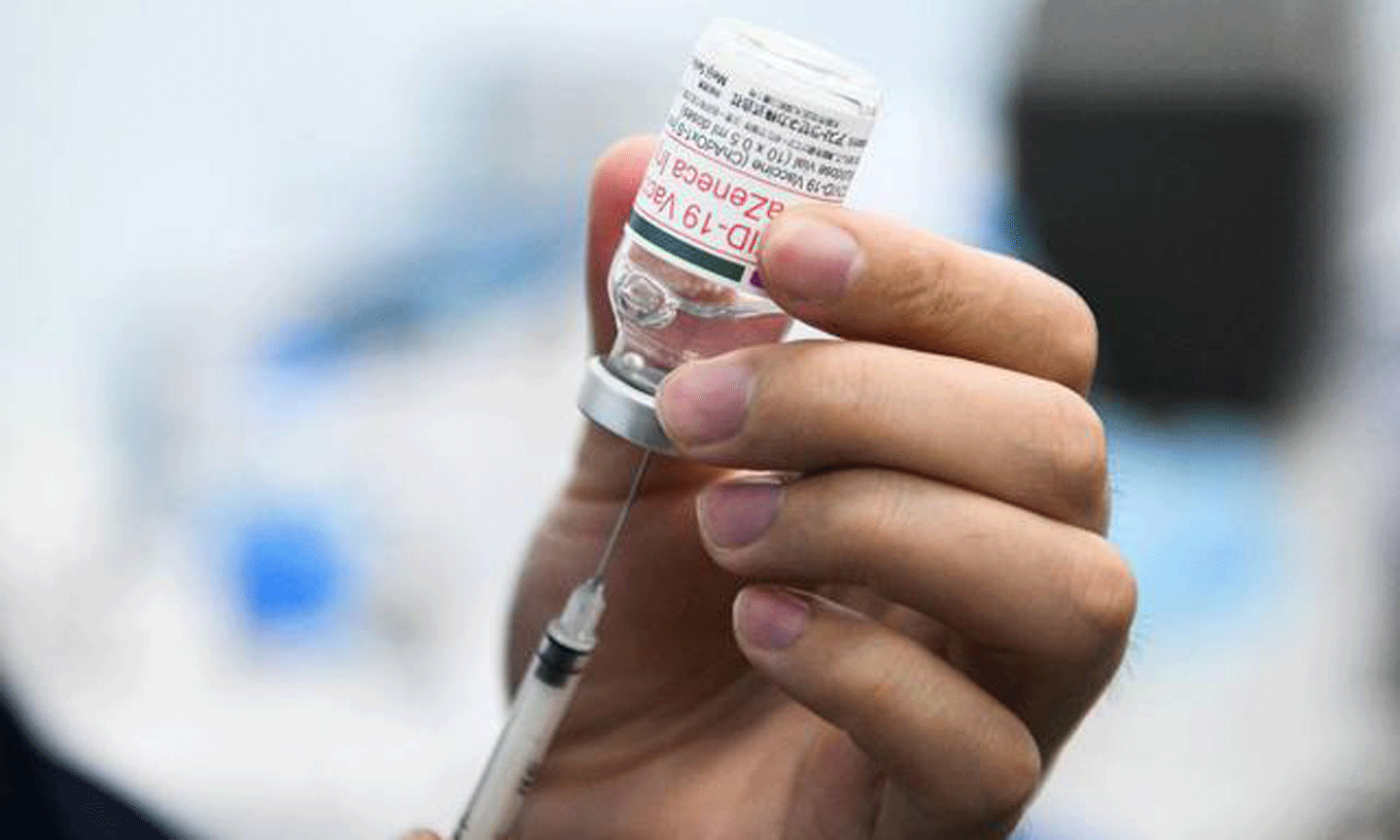 Các tổ chức quốc tế khuyến cáo, các quốc gia cần duy trì biện pháp ứng phó như tiêm vaccine tăng cường, mũi nhắc lại - Ảnh: VGP/Hiền Minh