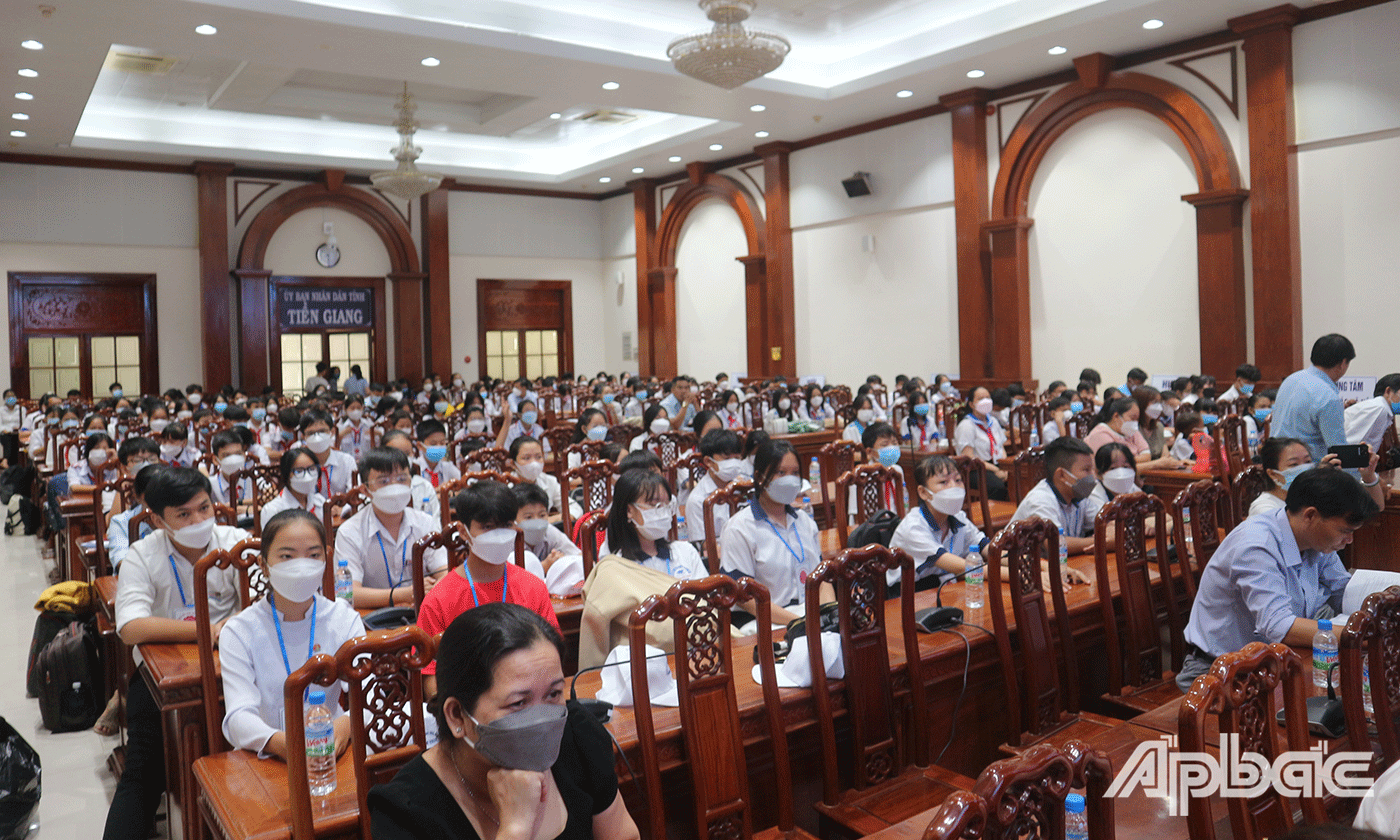 Các em học sinh đến từ các huyện, thị, thành và Trung tâm Công tác xã hội tỉnh tham gia Trại hè