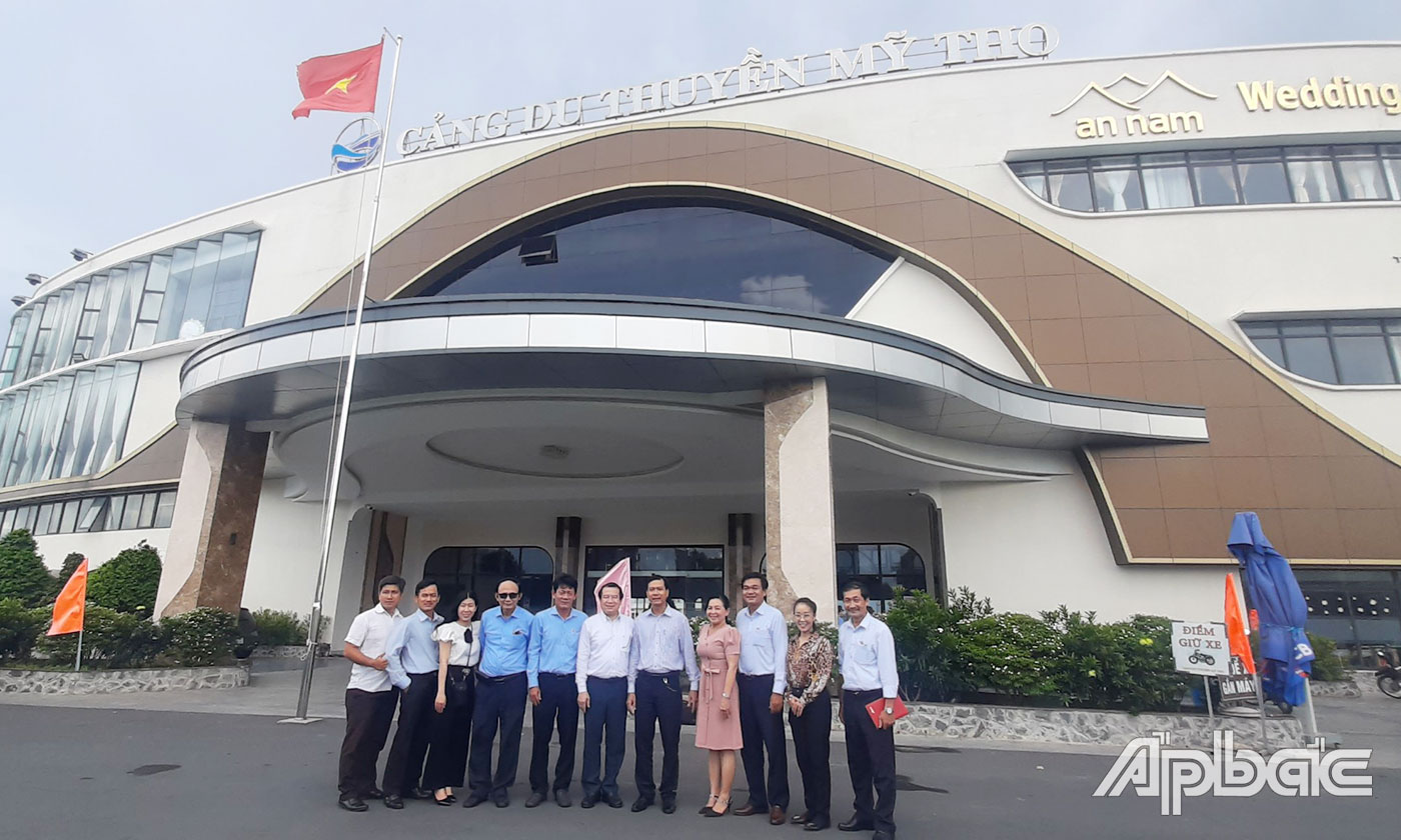 Đoàn khảo sát tại Cảng Du thuyền Mỹ Tho.