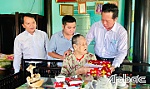 Phó Chủ tịch UBND tỉnh Nguyễn Thành Diệu thăm, tặng quà gia đình chính sách huyện Gò Công Đông