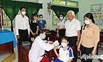 Kiểm tra việc triển khai đợt cao điểm tiêm vắc xin phòng Covid-19