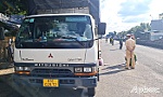 Va chạm xe tải đậu ven đường, 1 phụ nữ tử vong