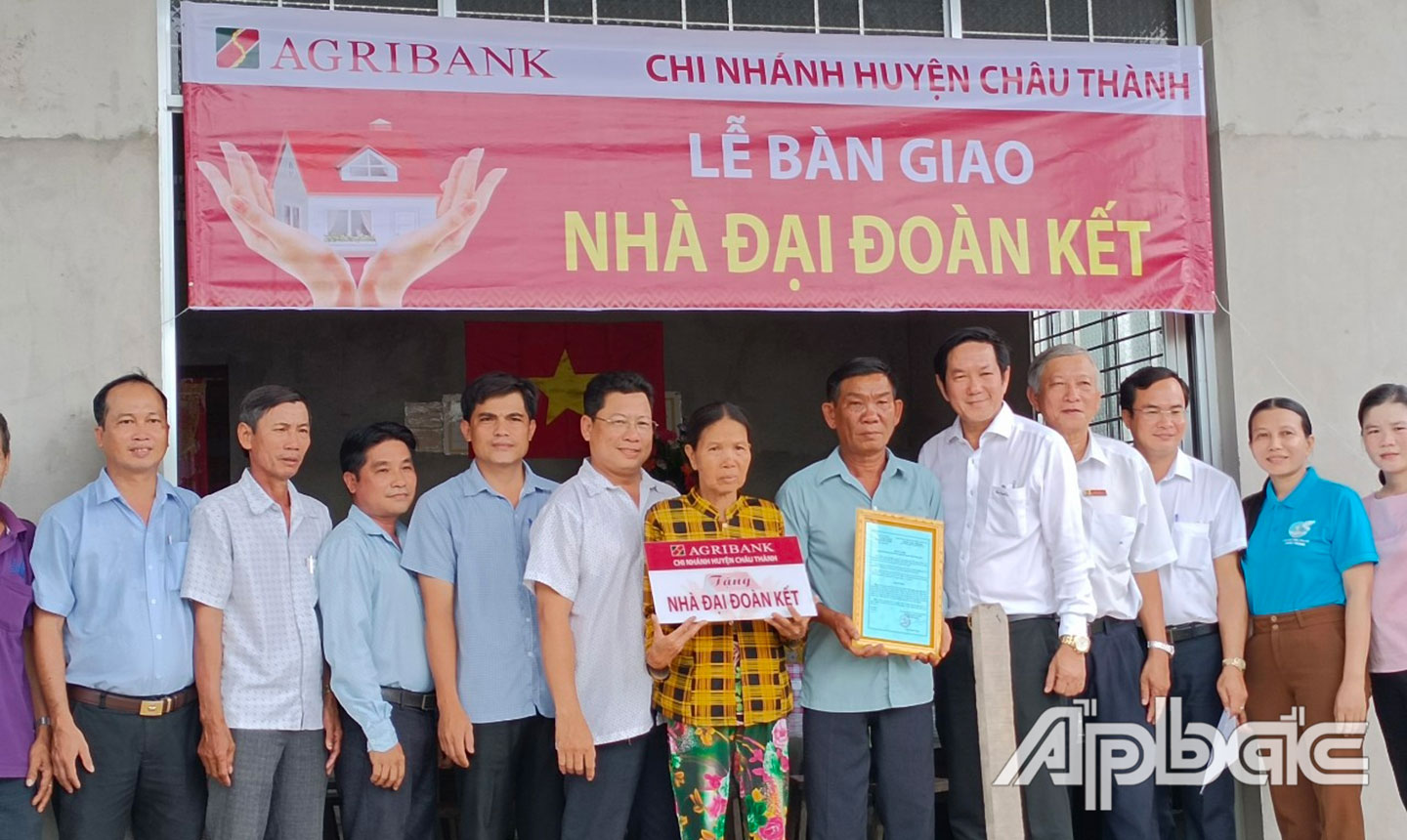 Căn thứ 3 trao cho hộ bà Võ Thị Lòng, ngụ ấp Bắc A, xã Điềm Hy.