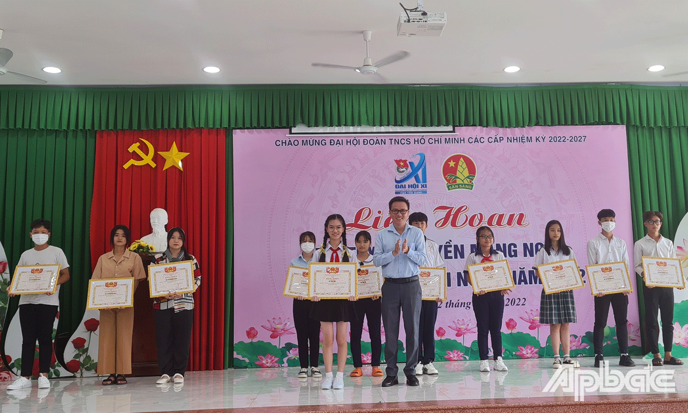Ban tổ chức đã trao giải Nhất cho đơn vị TP. Mỹ Tho