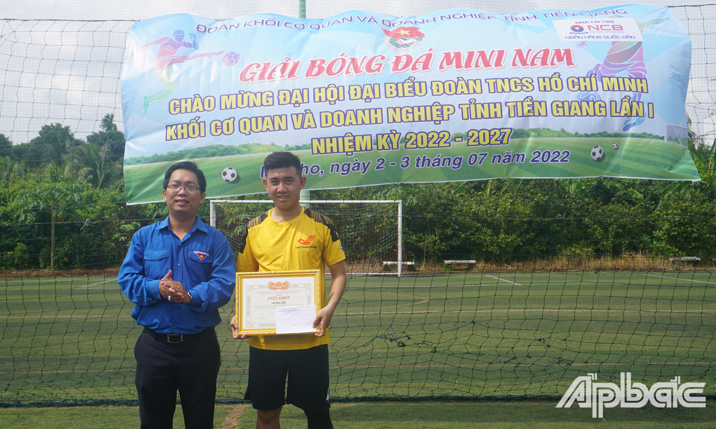 Trao Giải Phong cách cho Công ty Cổ phần Đầu tư và Xây dựng Tiền Giang và Giải Vua phá lưới 