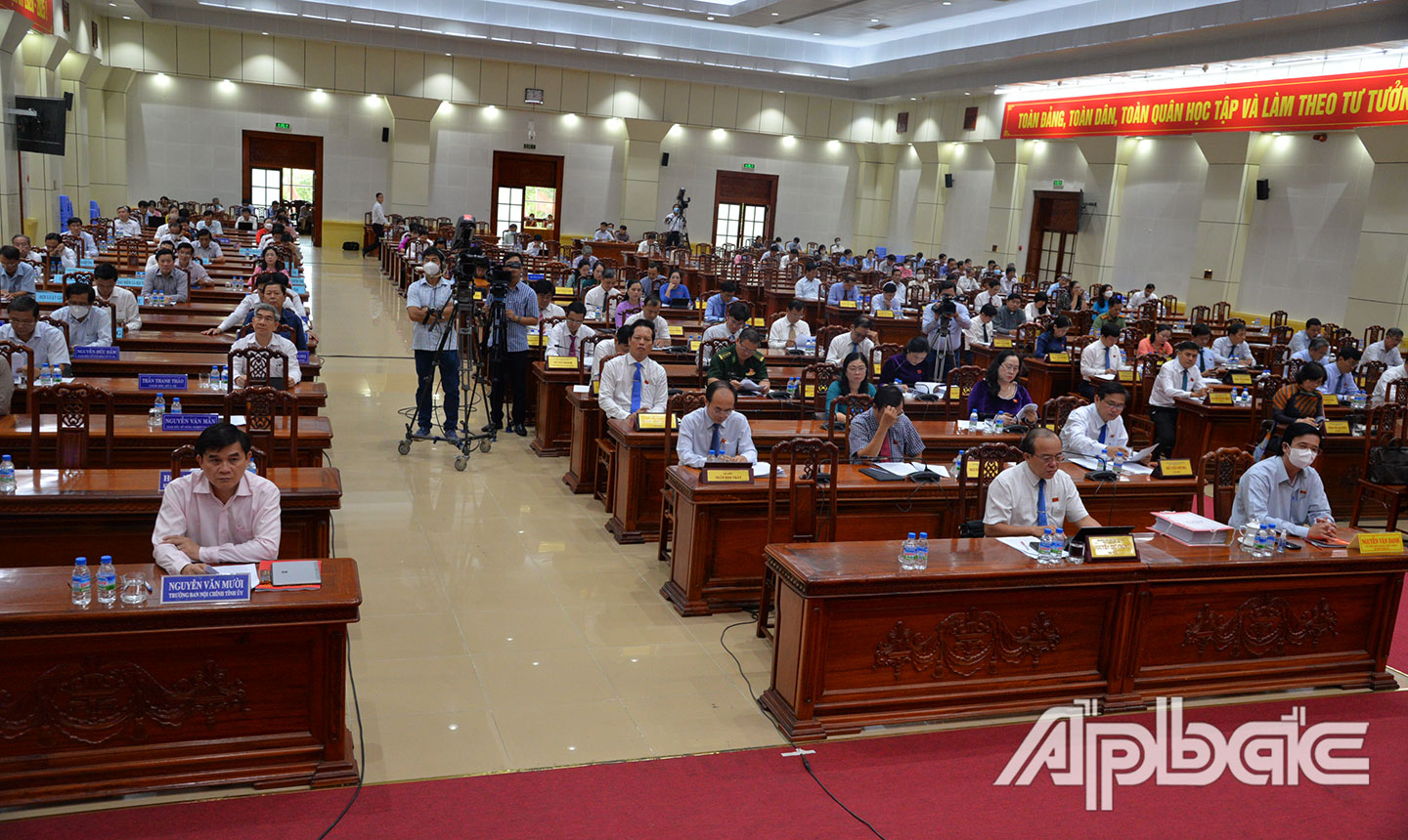 Quang cảnh Phiên giải trình, chất vấn và trả lời chất vấn.