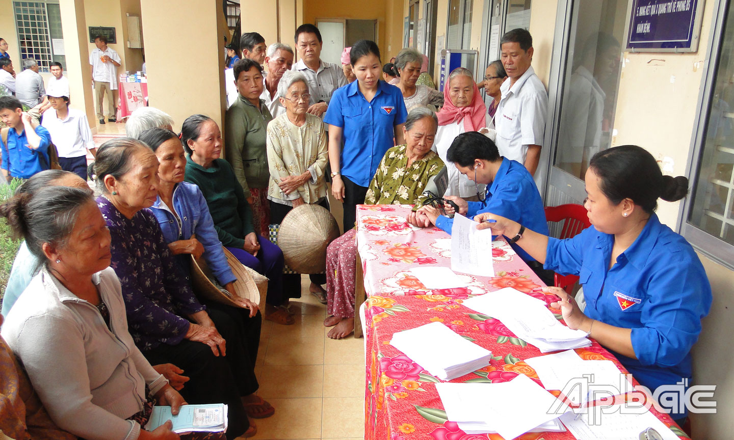 Đẩy mạnh các hoạt động khám, chữa bệnh cho người cao tuổi, góp phần nâng cao chất lượng dân số.