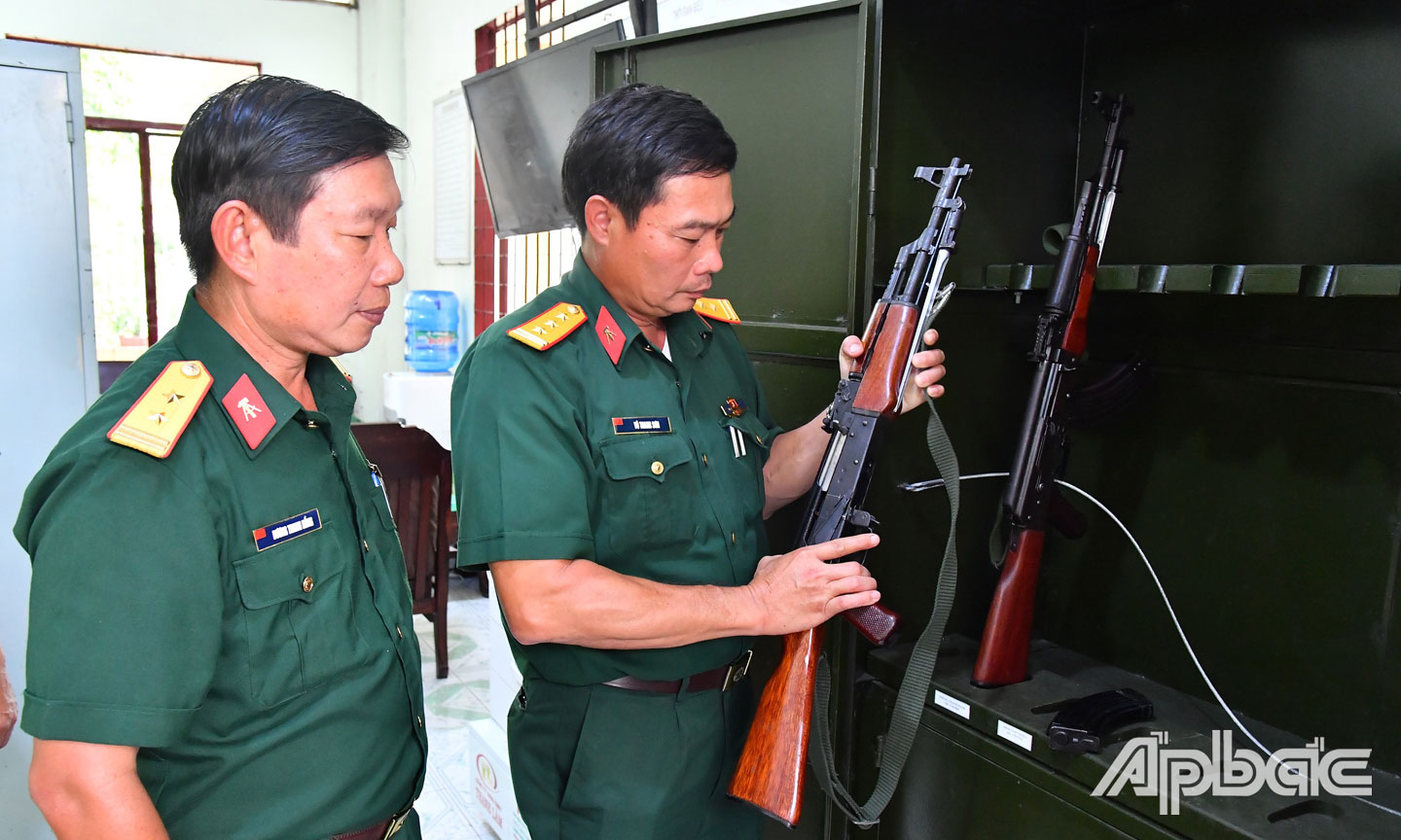  Đoàn Kiểm tra kiểm tra tủ súng tại Cơ quan Phòng Kỹ thuật.