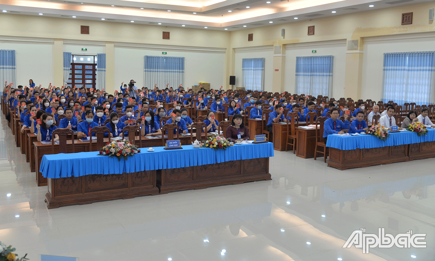 Đại hội biểu quyết thông qua chương trình Đại hội.