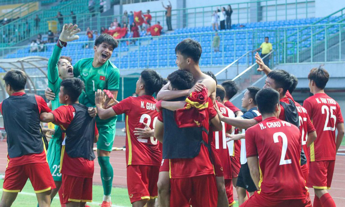 Các cầu U19 Việt Nam ăn mừng chiến thắng trước U19 Thái Lan. (Ảnh: VFF)