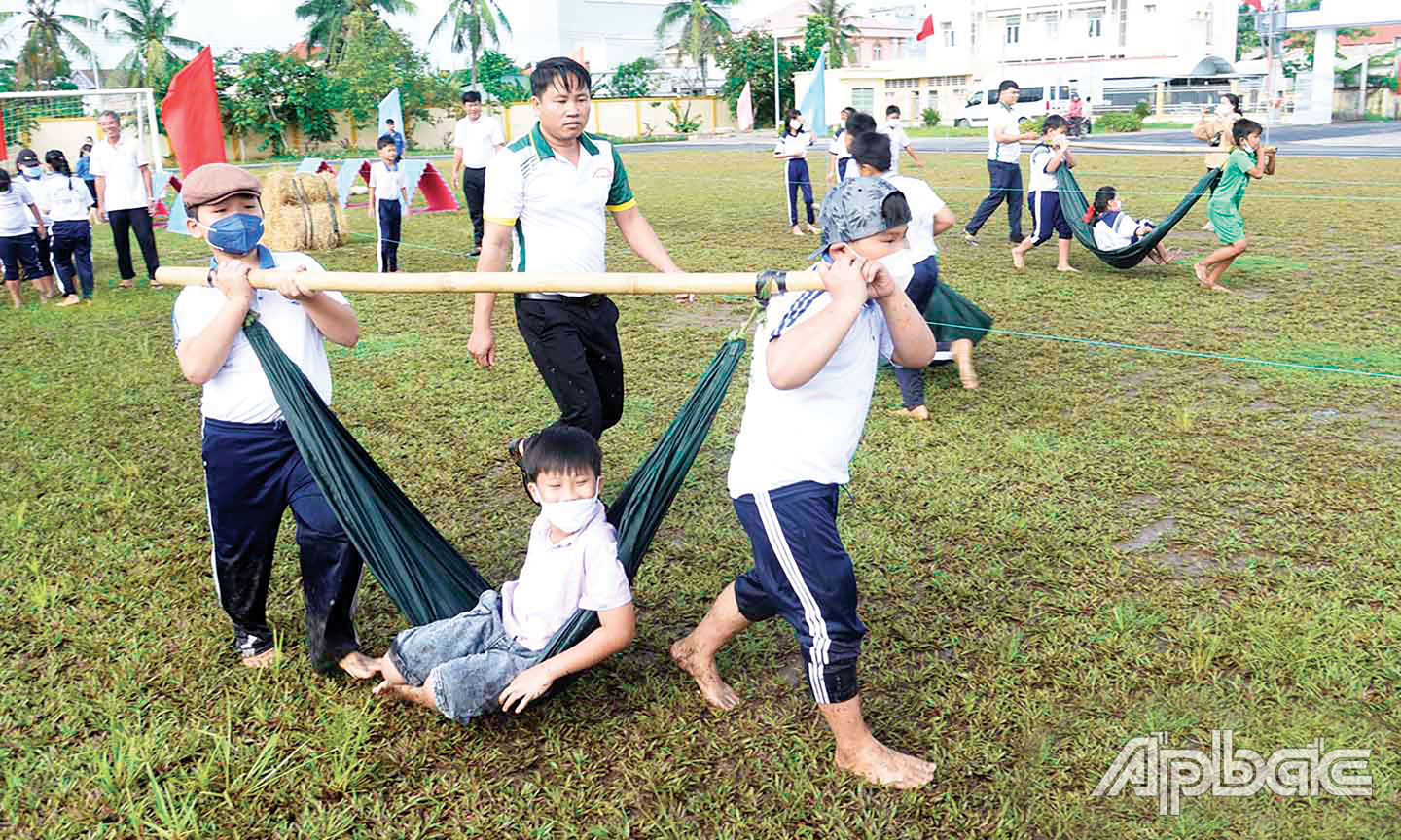 Cần tạo nhiều sân chơi để trẻ em có được mùa hè bổ ích, ý nghĩa. (Ảnh chụp tại Liên hoan “Ngày hè sôi động” năm 2022 vừa diễn ra ở huyện Gò Công Tây).                                                              Ảnh: CAO THẮNG
