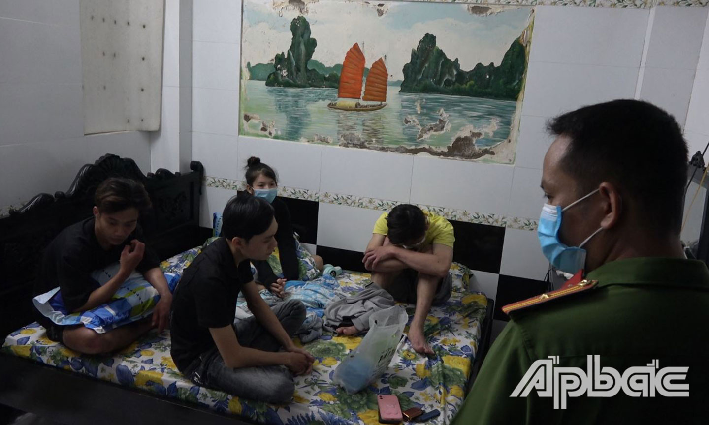 Nhóm thanh niên nam nữ bị phát hiện sử dụng ma tuý trái phép tại khách sạn Hương Tràm