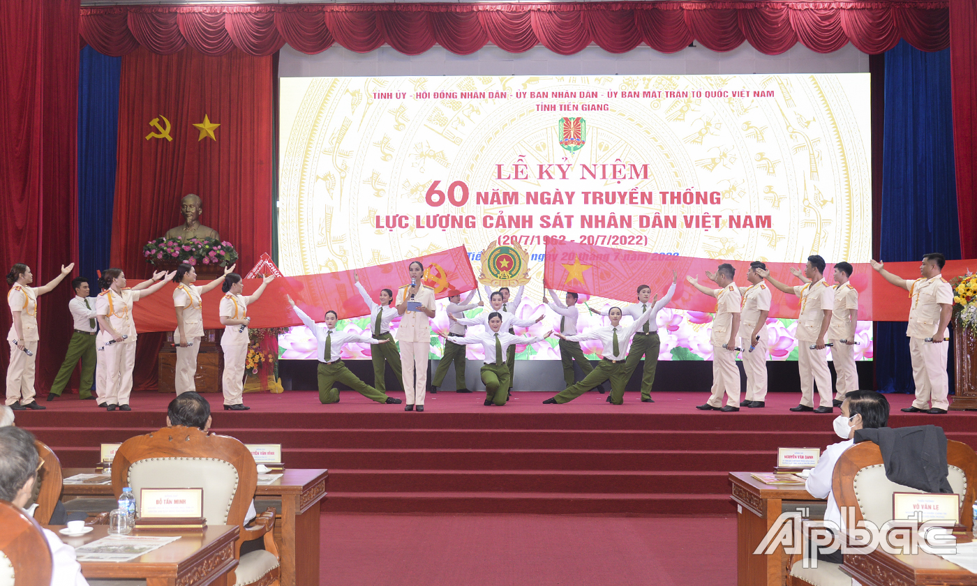 Văn nghệ tại buổi lễ.